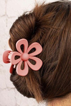 Headwear |   Light Pink Sweet Hollowed Flower Shape Claw Clip ACCESSORIES Headwear